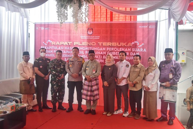 KPU Sarolangun Rekap Perolehan Hasil Pilkada 2024