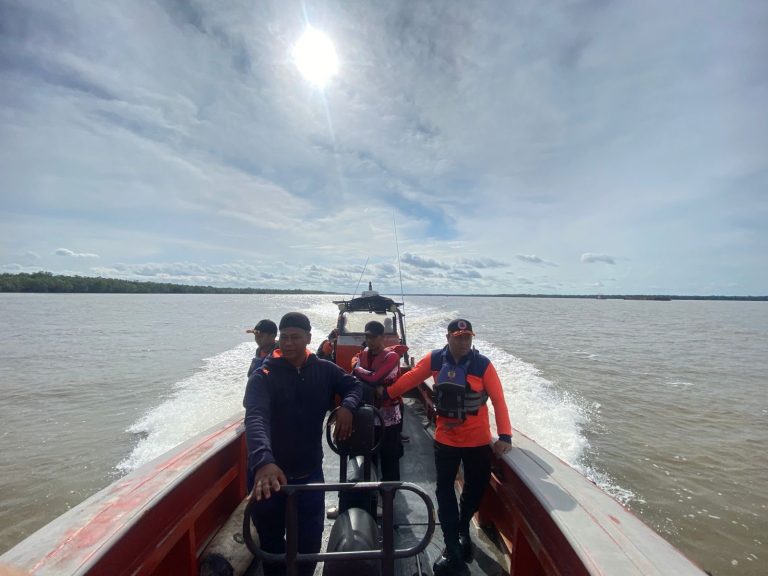 ABK Pompong Terjatuh di Perairan Tengah Pangkal Duri Tanjabar, Tim SAR Lakukan Pencarian