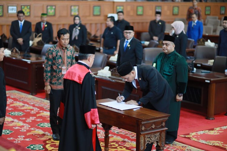 Samsul Riduan Resmi Jabat Wakil Ketua ll DPRD Provinsi Jambi