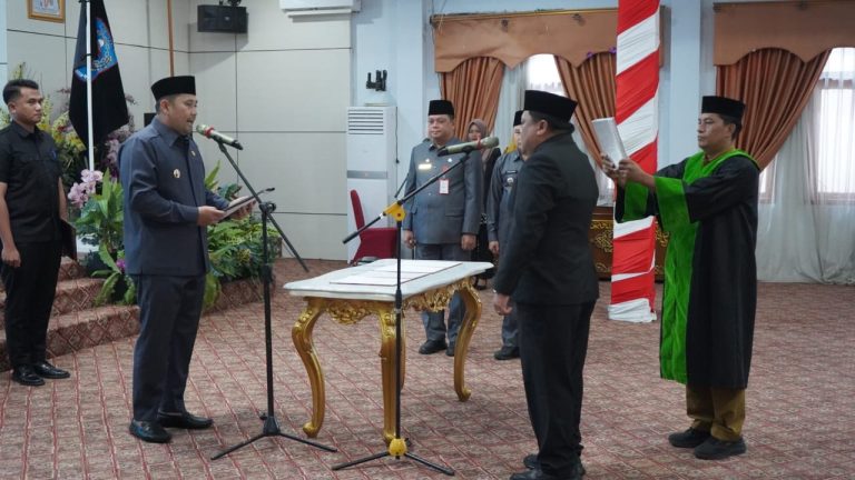 M Syukur Lantik Sekda Merangin, Minta Bantu Pastikan Program Berjalan Dengan Baik