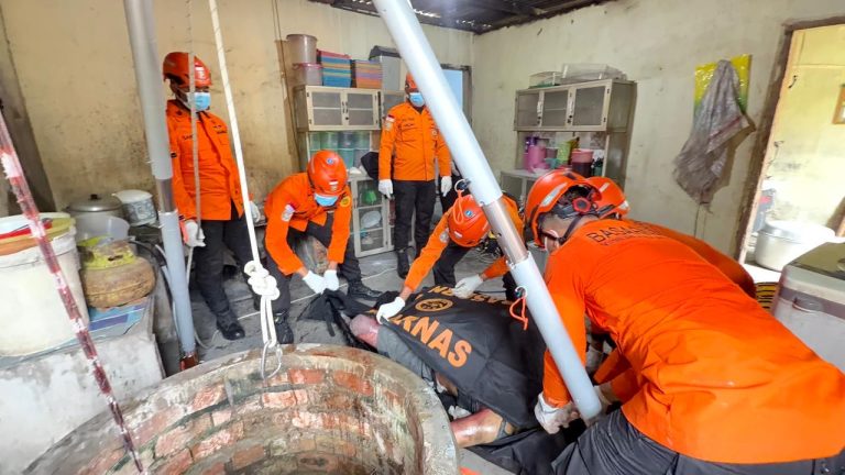 Evakuasi Berlangsung Dramatis, Warga Muaro Jambi Ditemukan Meninggal Dalam Sumur