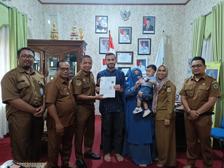 Nikahi Warga Sarolangun, WN Palestina Datangi Disdukcapil